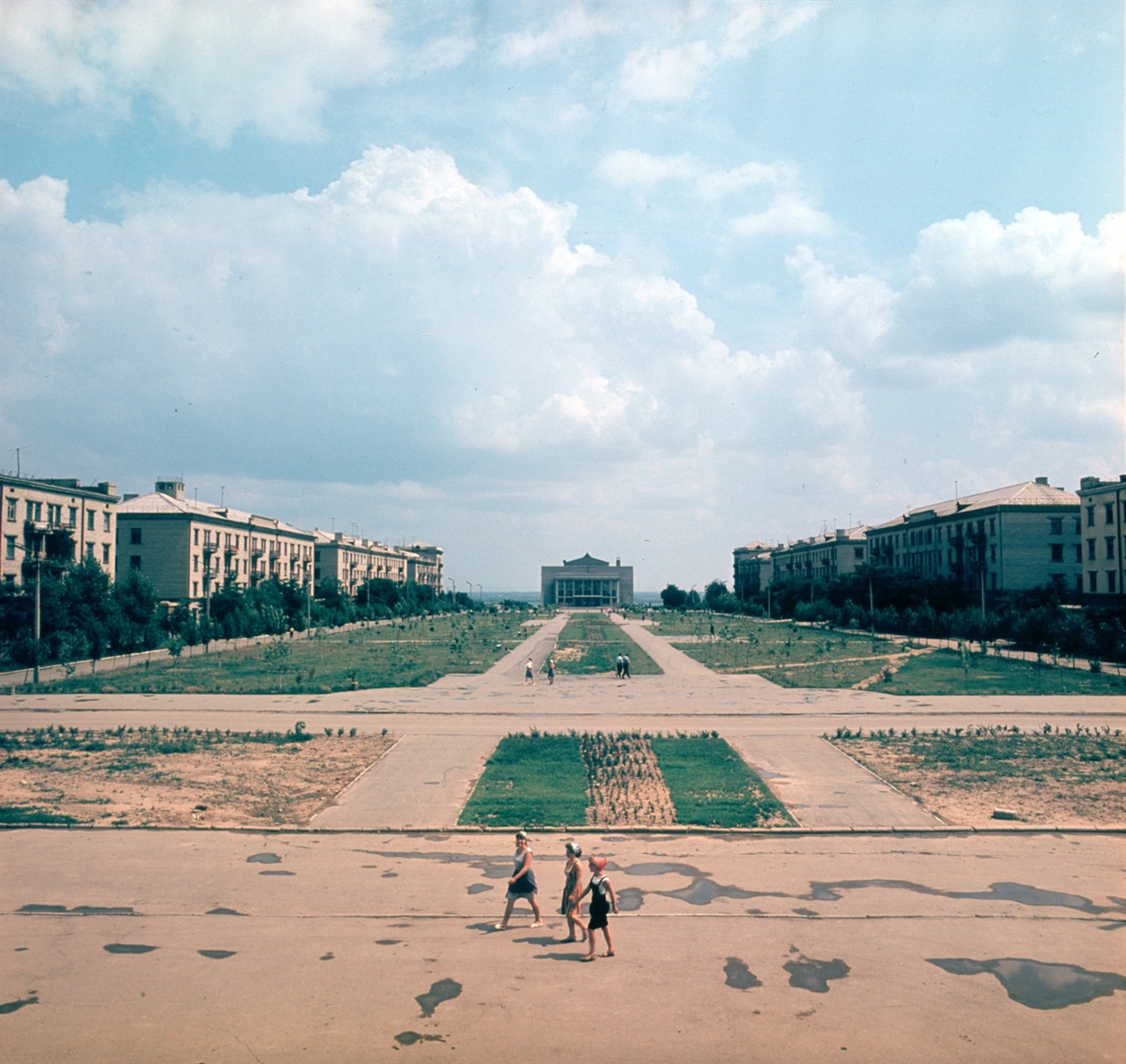 Палац у 1966 році