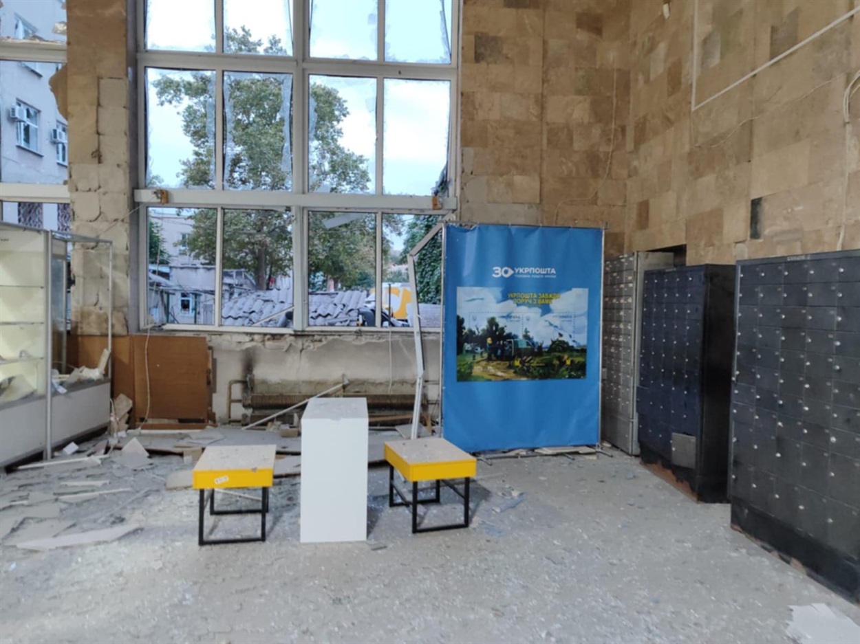 Головпоштамт після нічного обстрілу 10 жовтня 2024 року
