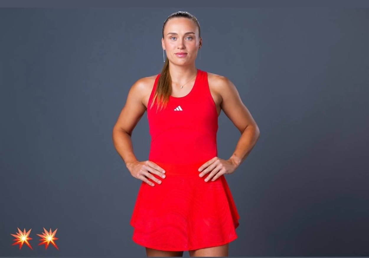Юлія Стародубцева у формі, в якій зіграла на Australian Open 2025 року