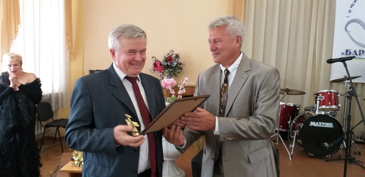 Олексій Полєвіков (праворуч) під час чергового конкурсу «Бархатні сезони» у Херсоні