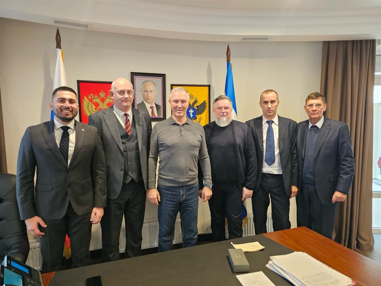 Ігор Бакай — третій праворуч