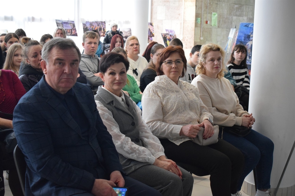 На першому плані — Микола Боровець