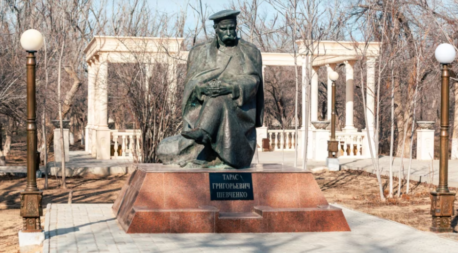 Пам'ятник Тарасу Шевченку в Казахстані у місті Форт-Шевченко. Світлина: Радіо Свобода