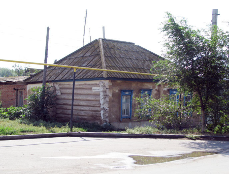 Ще фото Куренів. Російська дерев’яна ізба, обмазана глиною. 