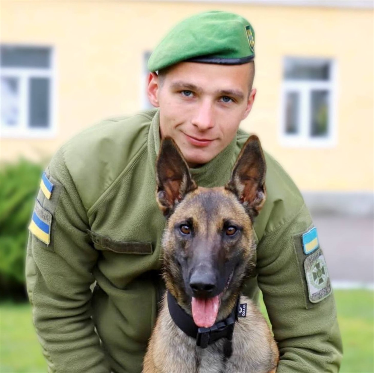 Денис і Джилі на службі