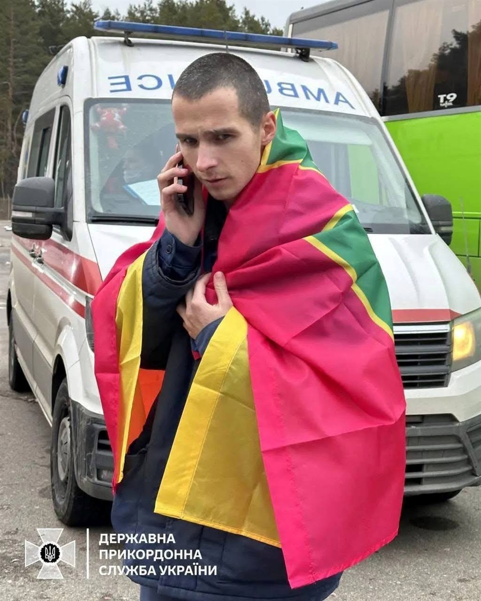 Денис після повернення з російського полону