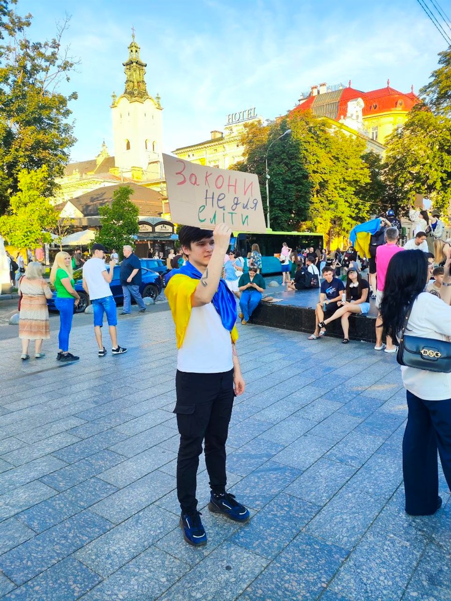 Олексій Полухін під час акції у Львові