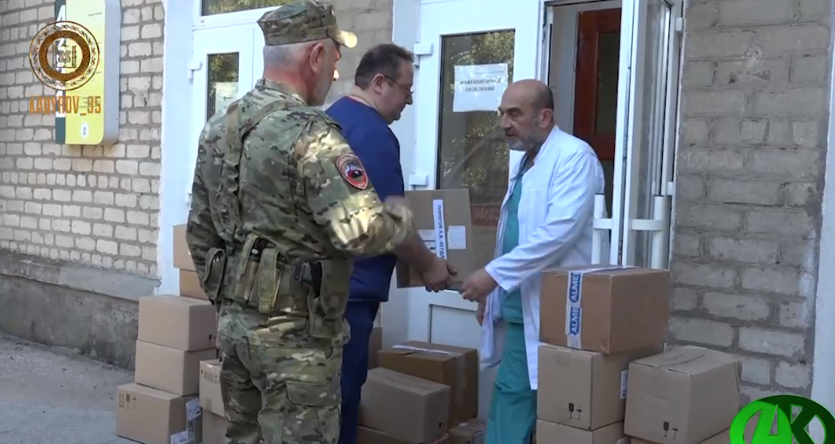 Будівля інфекційного відділення Бердянської міської лікарні була перетворена на військовий шпиталь. В 2023 році там лікували поранених чеченських солдат. Відео опублікував голова Чечні кадиров.