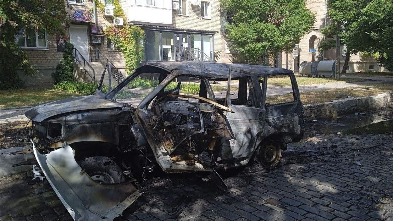 Автівка першого російського військового коменданта Бардіна після замаху на нього