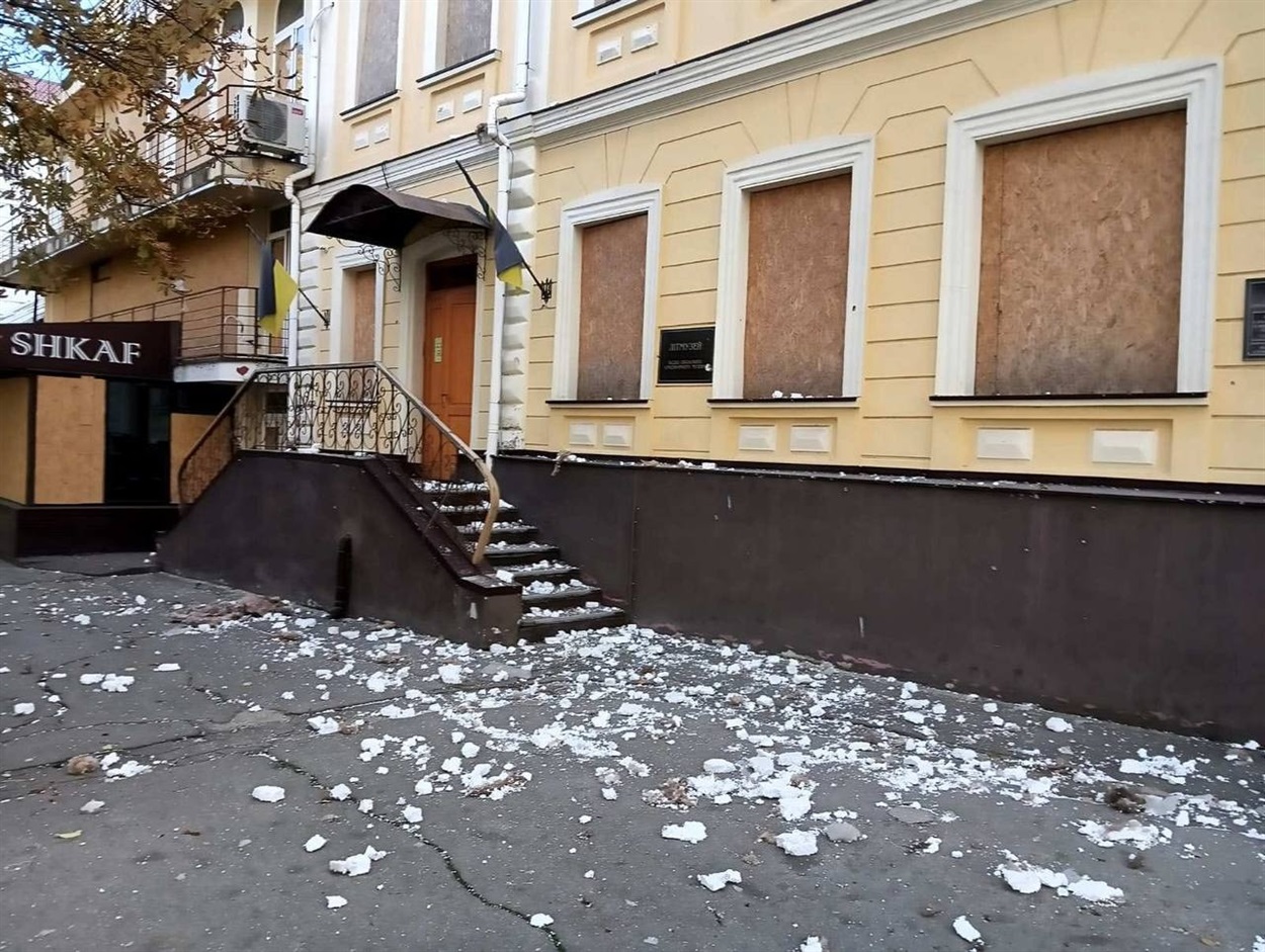Літературний музей у Херсоні після обстрілу 18 жовтня 2025 року