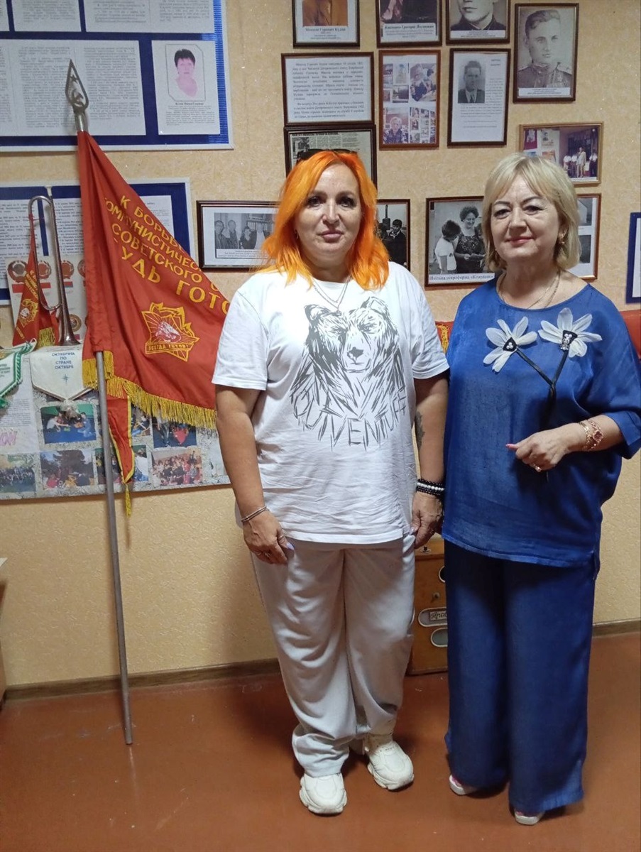 Валентина Кокуль (праворуч) в окупованій Херсонщині