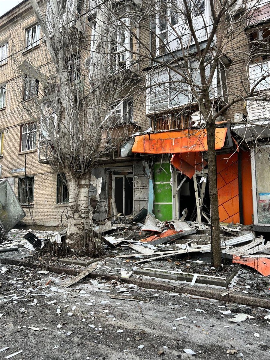 Наслідки російських обстрілів Херсона 7 лютого 2026 року. 