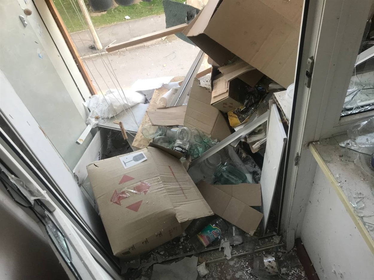 Частина лоджії після обстрілу