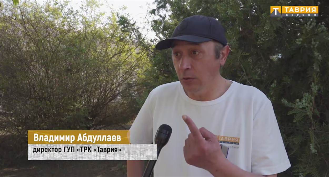 Ісмаїл (він же Володимир, він же Воха) Абдулаєв — ліворуч, в окупованому ще Херсоні, 2022 рік