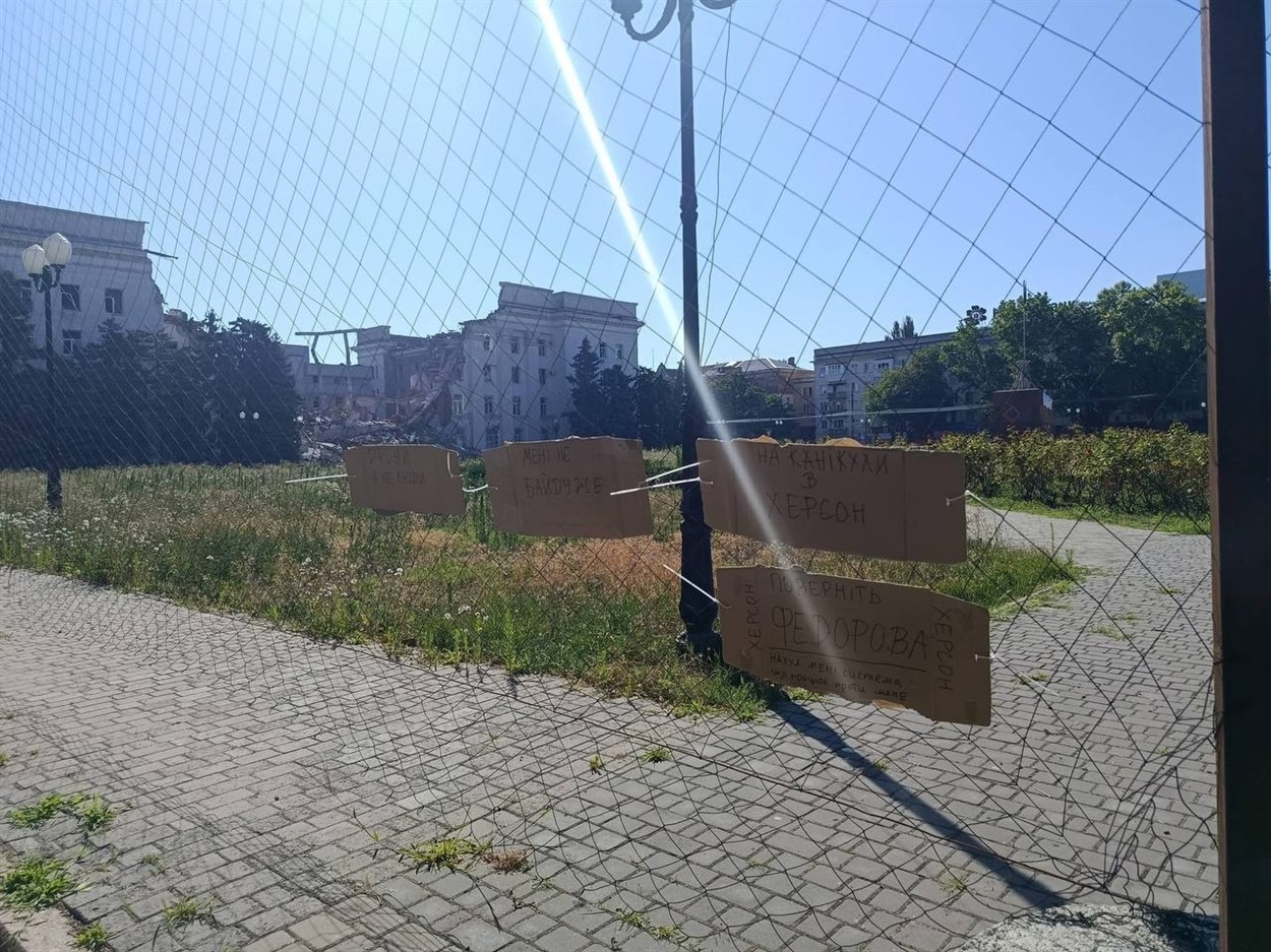Картонковий протест у Херсоні
