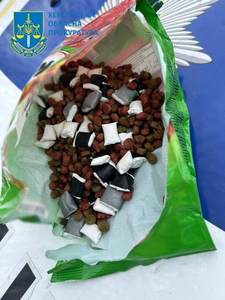 Наркотичні речовини підозрюваний ховав у пакунках з кормом для тварин