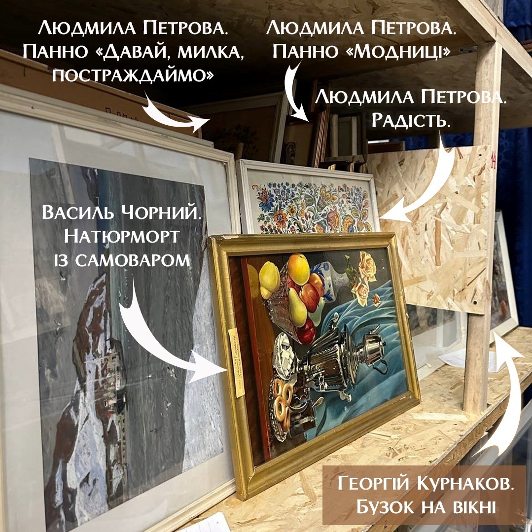 Світлина, на якій співробітники музею ідентифікували п'ять викрадених у них картин