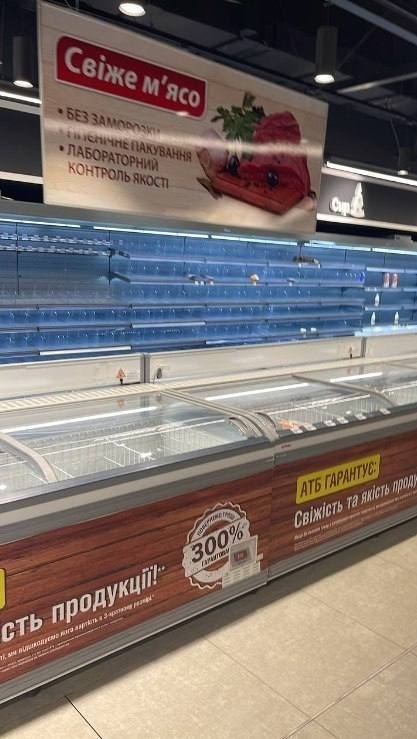 Разом з окупантами в місті почали зникати й продукти