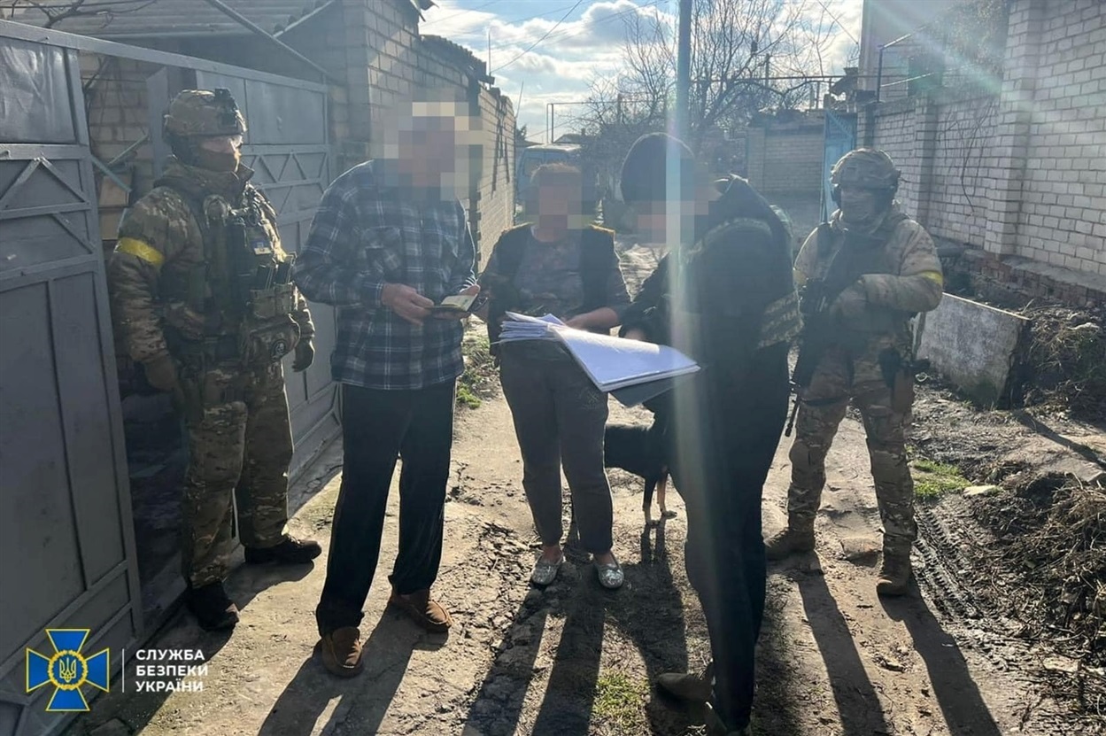 Момент затримання підозрюваного в пособництві державі-агресору ексзалізничнику
