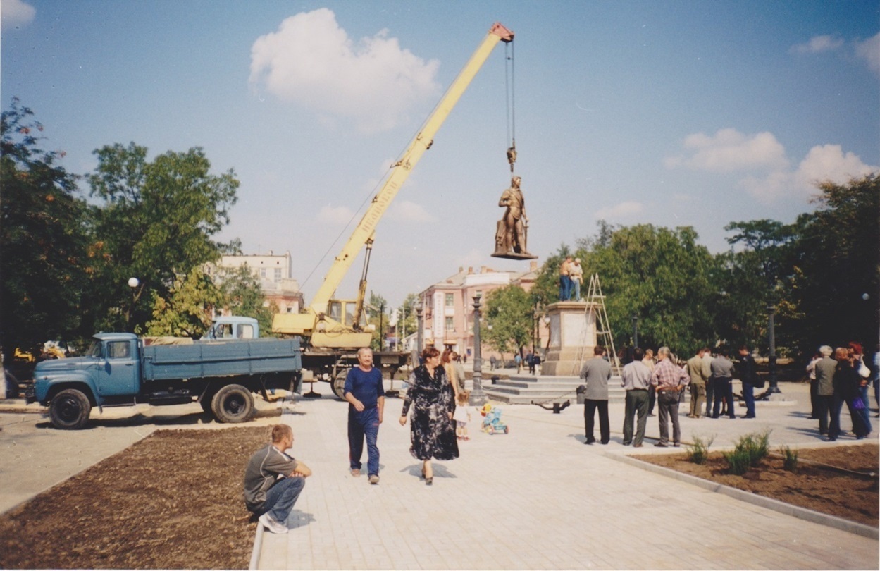 Пам'ятник Потьомкіну в Херсоні відновили 2003 року